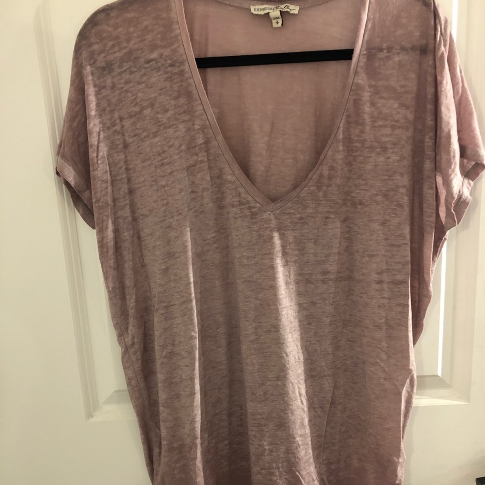 Express thin t shirt long in back. Mauve color